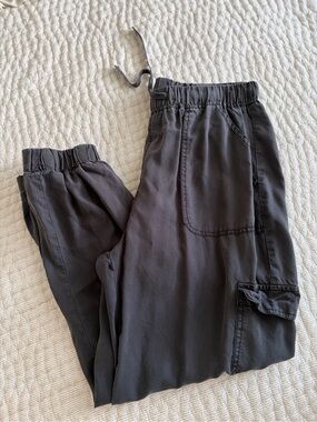 Thread & Supply Charcoal Elastic-Waist Cargo Joggers
